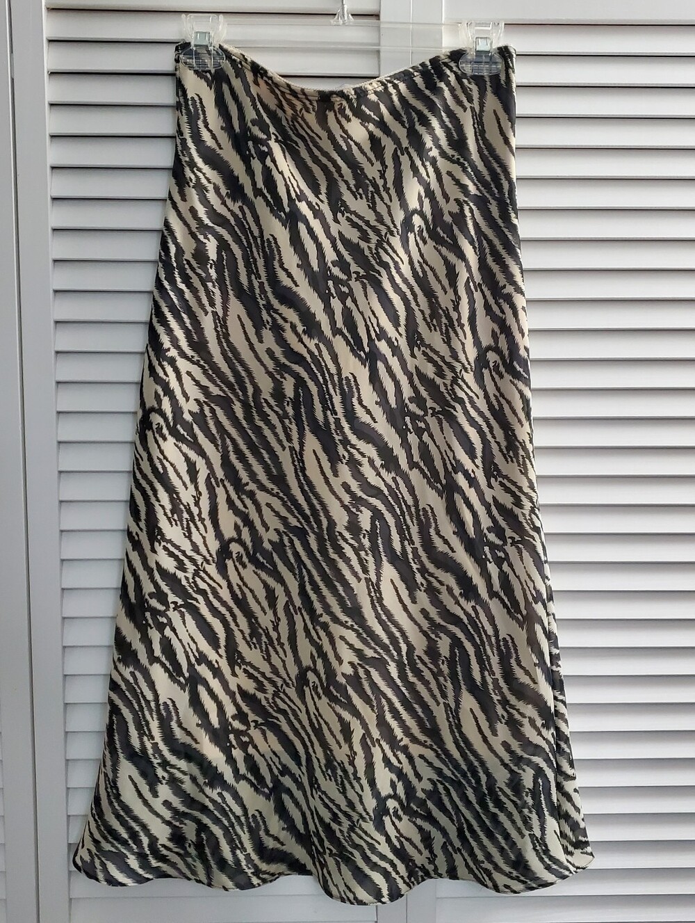 No Appt Necessary- Animal-Print A-Line Midi Skirt in Ivory and Black- Sz M